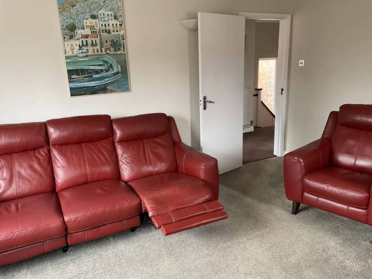 Large 2-Bedroom Maisonette With Free Parking 特威克纳姆 外观 照片