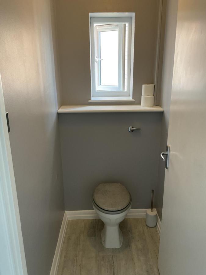 Large 2-Bedroom Maisonette With Free Parking 特威克纳姆 外观 照片