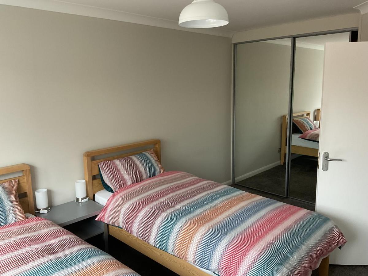 Large 2-Bedroom Maisonette With Free Parking 特威克纳姆 外观 照片